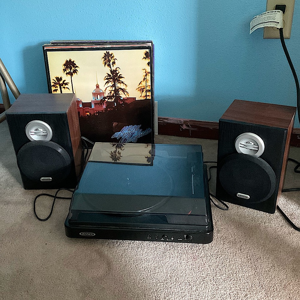 Jensen Portable Record Player w/ Two Removable Speakers